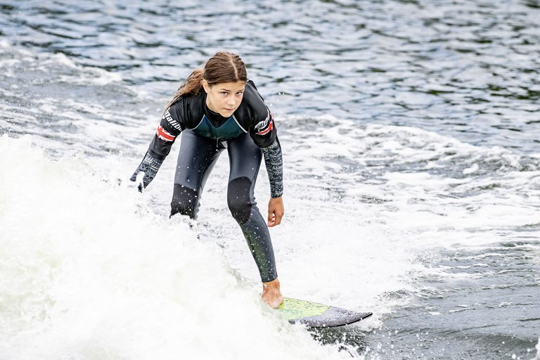 Isabelle Lloyd at the 2022 Malibu Boats UK Wakesurf Nationals - Photo Mantis Pro Media